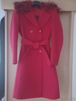 Čerevený flaušový kabát