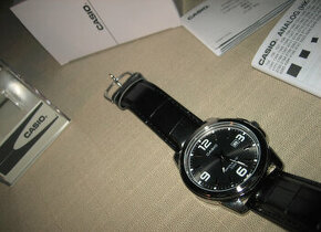 CASIO rucickove hodinky s datumom (Japan Movt.)