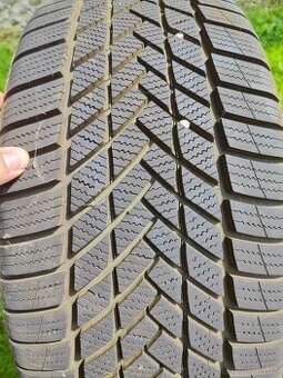 235/45 R18