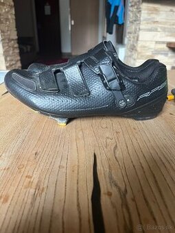 Cyklo tretry shimano RP500