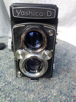 Yashica D