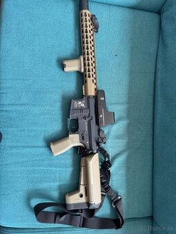 AR 15- airsoft zbraň Delta Armory.