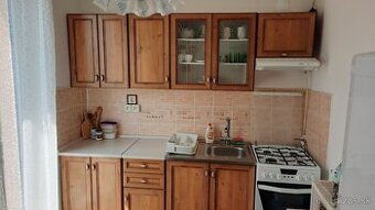 Predmetom prenájmu je 2 izbový byt na Piešťanskej ulici Brat