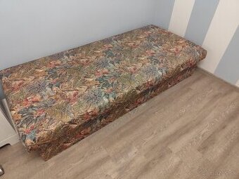 Váľanda s úložným priestorom