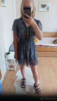 Dámske šaty volánové