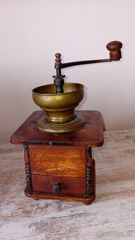 Predám - väčší starý mlynček na kávu