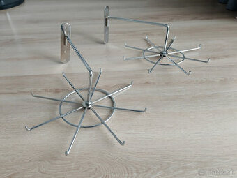 Otočný vešiak na bižutériu