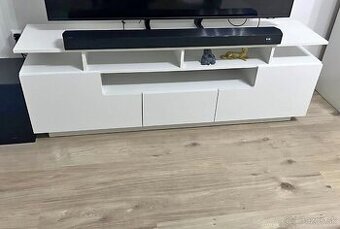 Komoda pod TV