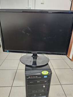 Pc s monitorom