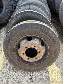 Pneu 215/75 r 17,5