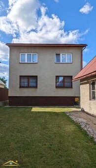 Priestranný rodinný dom priamo v centre Turzovky s veľkým po