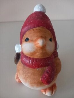 Keramický zimný vtáčik s čiapkou a šálom 10x9x7 cm