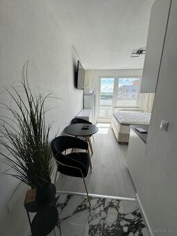 Prenájom Garsonka v centre s balkónom