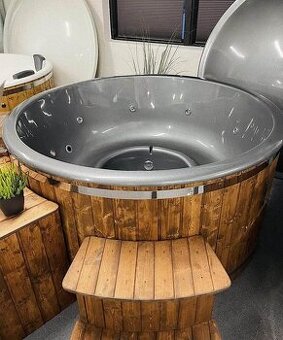 Hydromasážna vírivka, kaďa so zabudovanou pieckou