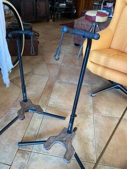 Predám 2 stojany aj samostatne značka Sheffield model 276527