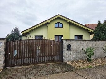 4.-izbový rodinný dom s veľkou garážou v Novej Dedinke