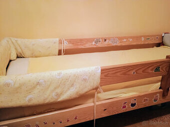 Postielka drevená so zábranou