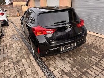 Toyota Auris e18 1.6b rozpredám
