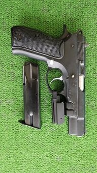 Pišťoľ CZ 75 originál.