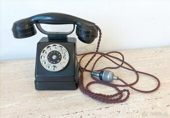 Krásný starožitný telefonní přístroj Telegrafia z roku 1936