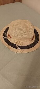 Darujem dámsky letný klobúk veľkosť 57