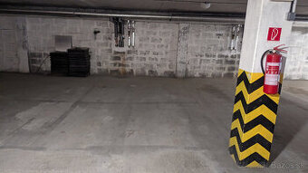 garazove statie pre motorku,Šustekova,zaciatok Petrzalky