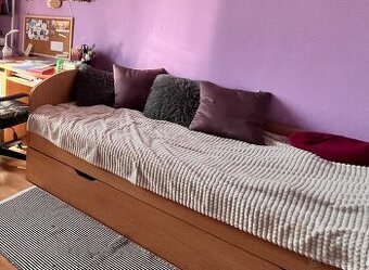 Posteľ s úložným priestorom