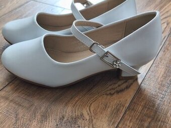 Spoločenské topánky pre dievčatko veľ 33