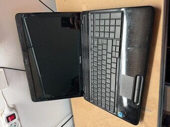Predám pokazený notebook na náhradné diely zn.TOSHIBA L650//