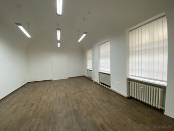 Priestory na služby a obchod - 42 m2 - v centre mesta