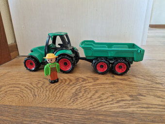 Traktor s vyklápacou vlečkou