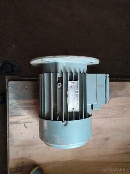 Predám elektromotor 550W 380V