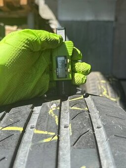 235/60 R18