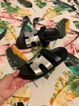 Šlapky - čierno/strieborné