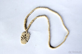 Starožitný slonovinový náhrdelník s príveskom