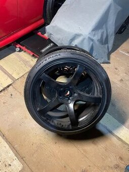 Japan Racing JR32 5x114,3 18x10,5 255/35 R18