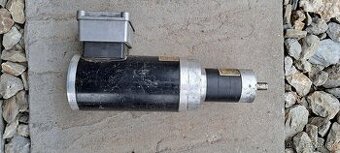 Predam malu šikovnú tovarensku prevodovku s motorom Lenze 60