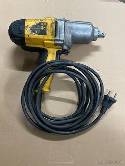 Rázový uťahovák Dewalt