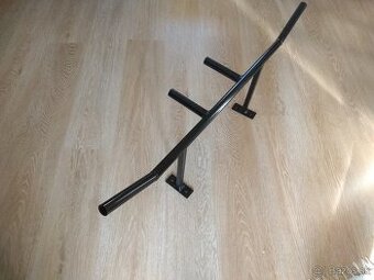 Hrazda do stropu s prarelnými úchpomi