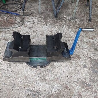 Prizmový , prizmatický zverák