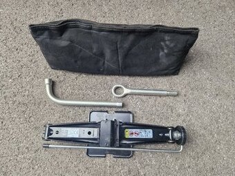 Zdvihák + príslušenstvo na Fiat Doblo