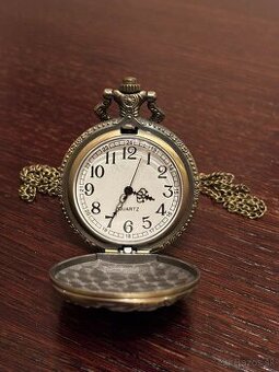 Vreckové hodinky s retiazkou