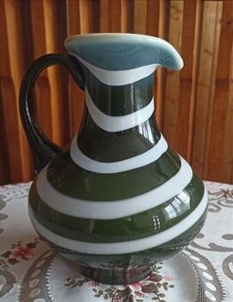 Dizájny skleneny dzbán