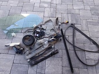 Predám Škoda Octavia 2 vnútro dverí,sklo