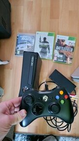 Xbox 360 + joypad + káble + hry