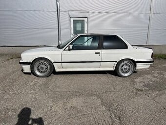 BMW E30 coupe