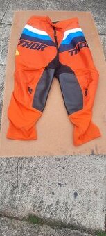 Nohavice a dres