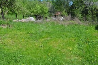 Slnečný pozemok v tichej lokalite – Dlhá nad Oravou