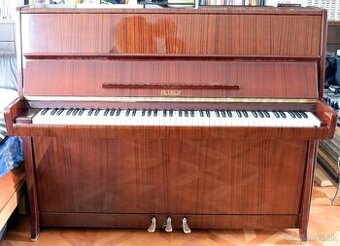 Petrof akusticke pianino, klavir