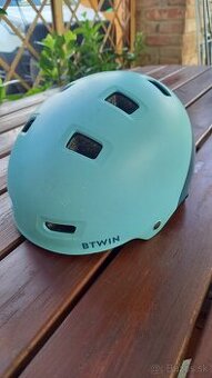 Predám detskú prilbu Btwin, veľkosť S (52-55cm)